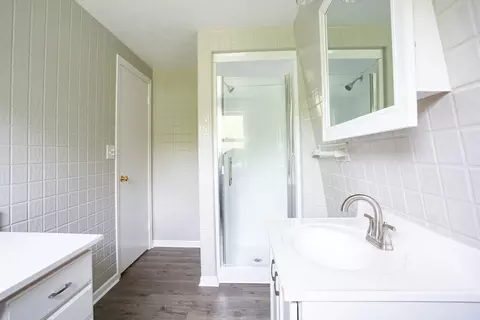 Bath - 161 Forest Ave, Warren, MA 01083 photo 4 of 4