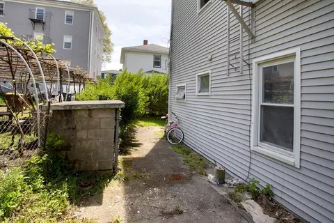 293 Crescent St, Fall River, MA 02720 photo 8