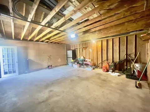 110 Melha Ave, Springfield, MA 01104 photo 5