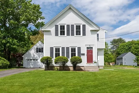 4 Carey St, Middleboro, MA 02346