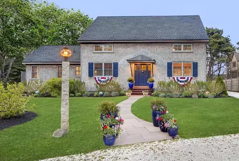 5 Llewellyn, Edgartown, MA 02539