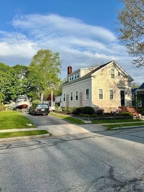 116 Chestnut St, Fairhaven, MA 02719 photo 3