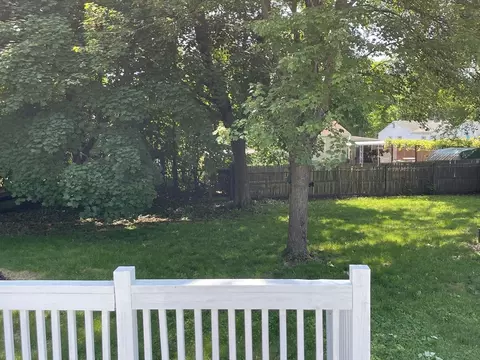 Exterior - 17 Leland Dr, Springfield, MA 01109 photo 5 of 7