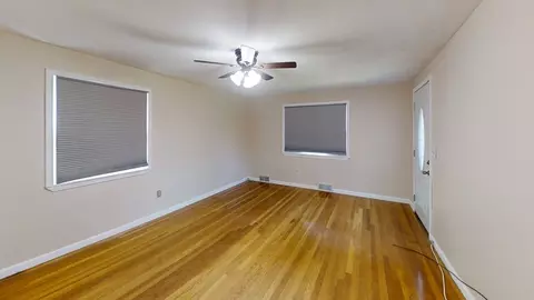 Living - 17 Leland Dr, Springfield, MA 01109 photo 2 of 2