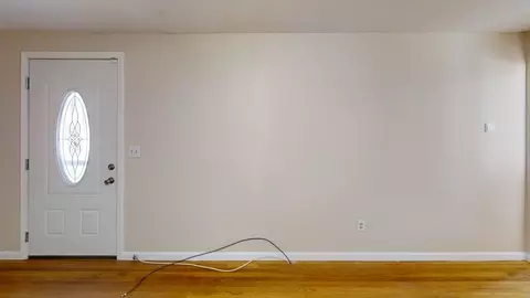 Living - 17 Leland Dr, Springfield, MA 01109 photo 1 of 2