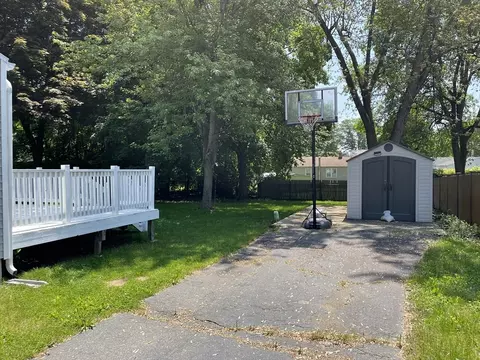 Exterior - 17 Leland Dr, Springfield, MA 01109 photo 4 of 7