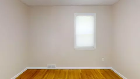Bedroom - 17 Leland Dr, Springfield, MA 01109 photo 1 of 3
