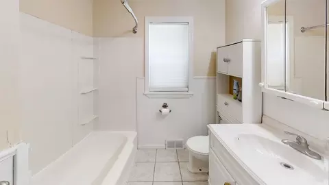 Bath - 17 Leland Dr, Springfield, MA 01109 photo 1 of 1