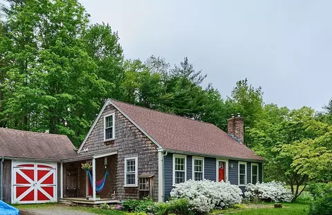 3 Village Grn, Greenfield, MA 01301