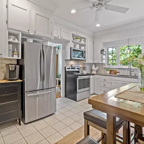 458 Weetamoe St, Fall River, MA 02720 photo 10