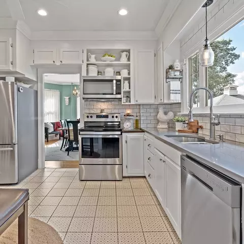 458 Weetamoe St, Fall River, MA 02720 photo 11