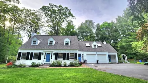 607 Salisbury St, Worcester, MA 01609 photo 2