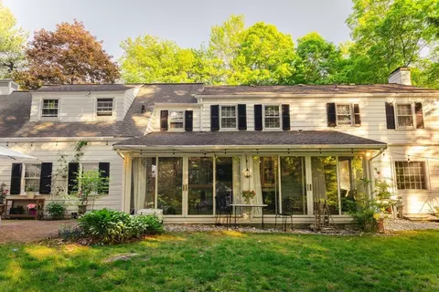 607 Salisbury St, Worcester, MA 01609 photo 4