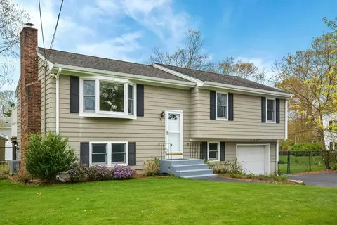 35 Chapel Hill Dr, Attleboro, MA 02703