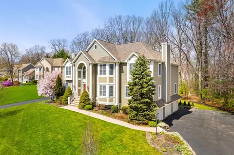51 Nutmeg Ln, North Andover, MA 01845
