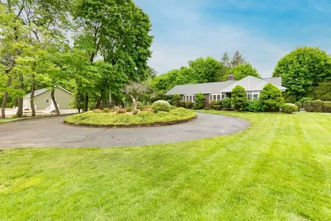 133 Lake St, Peabody, MA 01960