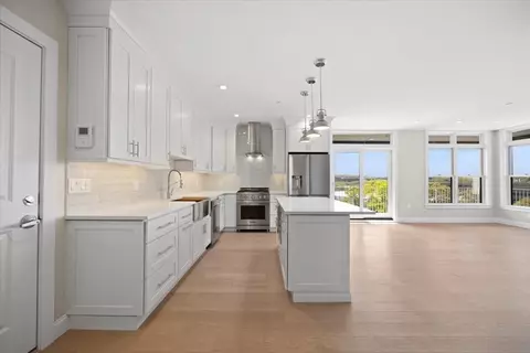 11 Oak Grove Ter #303, Quincy, MA 02169
