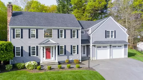 33 Ridgewood Dr, Taunton, MA 02780
