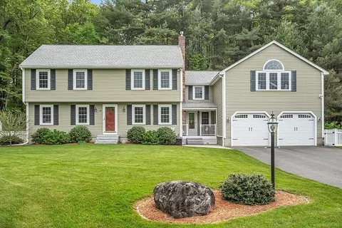 10 Arrowhead Cir, Chelmsford, MA 01824