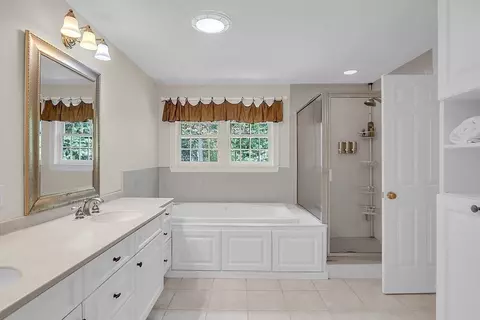 Bath - 4 Whispering Way, Stow, MA 01775 photo 2 of 5