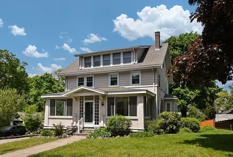 8 Overlook Rd, Wakefield, MA 01880