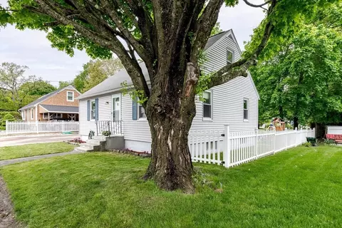 7 Leonard St, Shirley, MA 01464