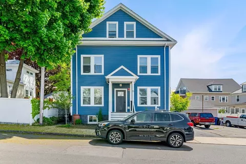 15 Cabot St #2, Salem, MA 01970