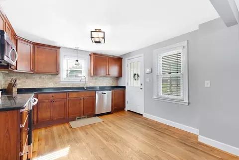 30 Corona St, Springfield, MA 01104 photo 9