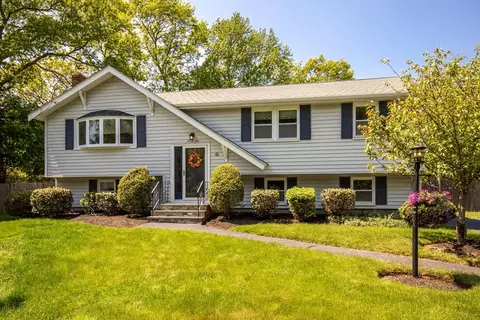 26 Peters Dr, Stoughton, MA 02072