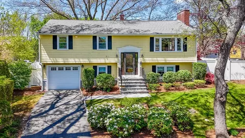 150 Woodside Ln, Arlington, MA 02474