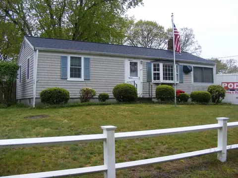 9 Chris Way, Dennis, MA 02660