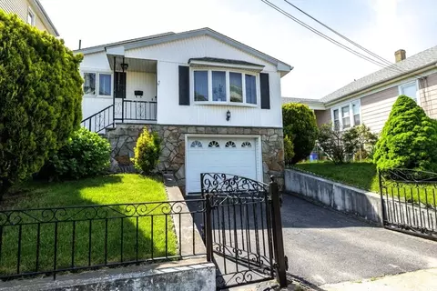 67 16th St, Fall River, MA 02723