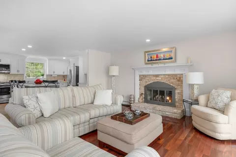 50 Hyde Park Rd, Barnstable, MA 02630 photo 3