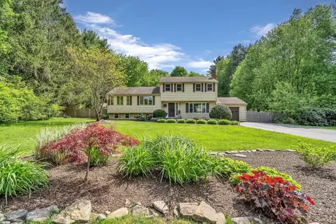 6 Village Grn, Norfolk, MA 02056