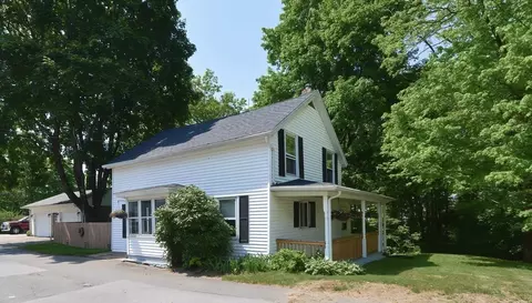 53 Mechanic St, Gilbertville, MA 01031