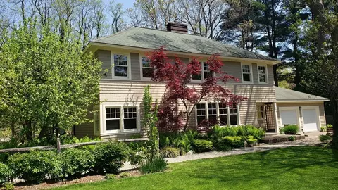 394 Strawberry Hill Rd, Concord, MA 01742