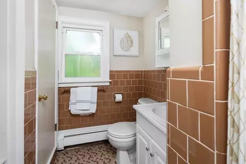 Bath - 13 G St, Hull, MA 02045 photo 2 of 2