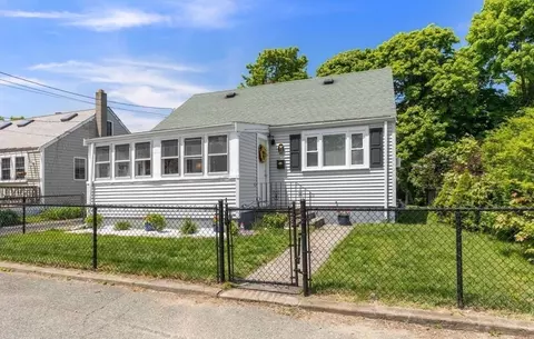 13 G St, Hull, MA 02045