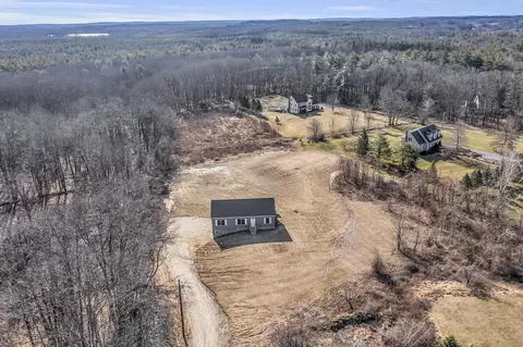 562 W Townsend Rd, Lunenburg, MA 01462