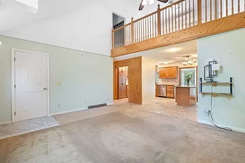 Living - 409 Holcomb Rd, Springfield, MA 01118 photo 3 of 6