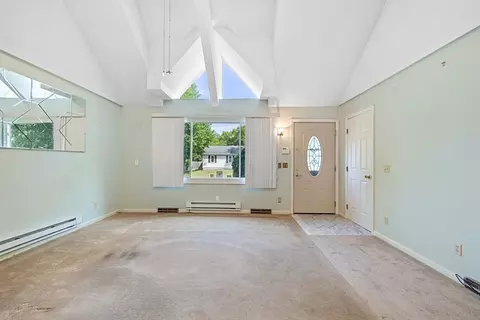 Living - 409 Holcomb Rd, Springfield, MA 01118 photo 1 of 6