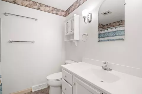 Bath - 409 Holcomb Rd, Springfield, MA 01118 photo 1 of 3