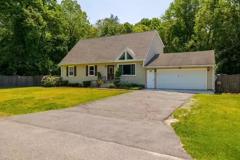 Exterior - 409 Holcomb Rd, Springfield, MA 01118 photo 2 of 5