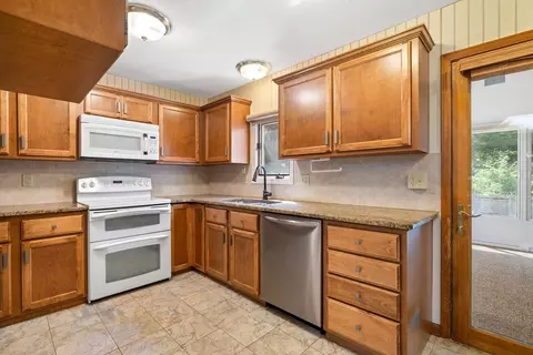 Kitchen - 409 Holcomb Rd, Springfield, MA 01118 photo 2 of 5