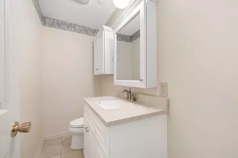 Bath - 409 Holcomb Rd, Springfield, MA 01118 photo 2 of 3
