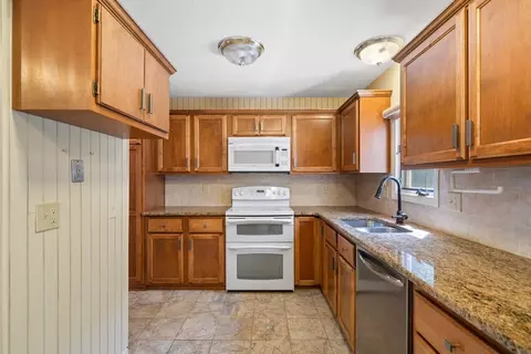 Kitchen - 409 Holcomb Rd, Springfield, MA 01118 photo 4 of 5