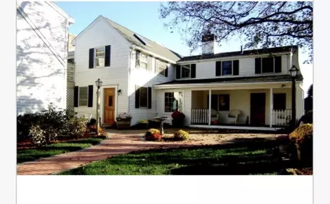 2 Franconia Ave #1, Natick, MA 01760
