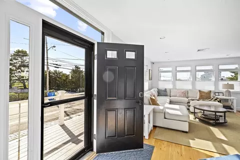 Entry Way - 98 Central Ave, Scituate, MA 02066 photo 4 of 5
