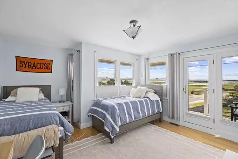 Bedroom - 98 Central Ave, Scituate, MA 02066 photo 2 of 4
