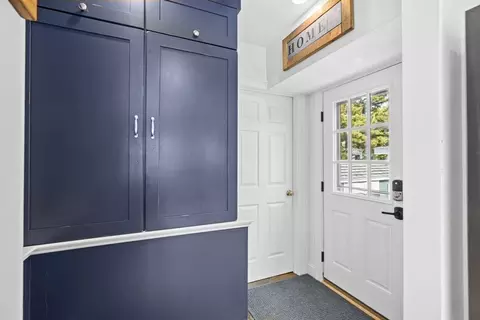 Entry Way - 98 Central Ave, Scituate, MA 02066 photo 3 of 5